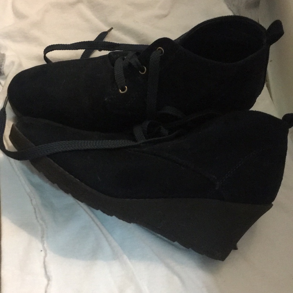 Navy suede wedge boot